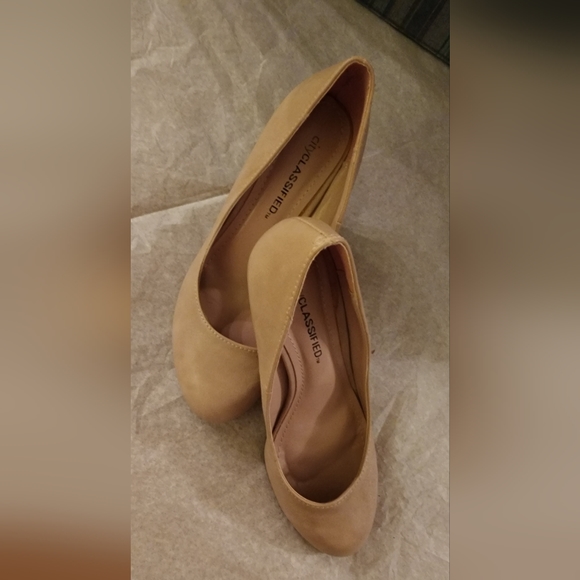 Nude/tan/pinky Round Toe Pumps - Picture 5 of 6